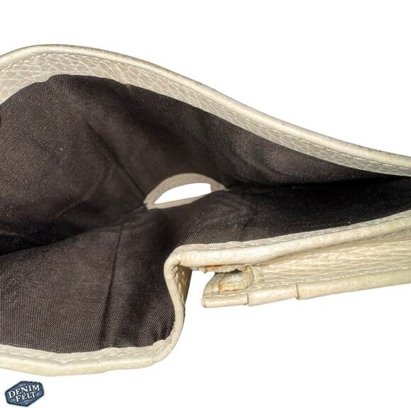 Gucci Marmont Mini Compact Wallet in White Pebbled Leather with Gold Double G - Picture 12 of 16